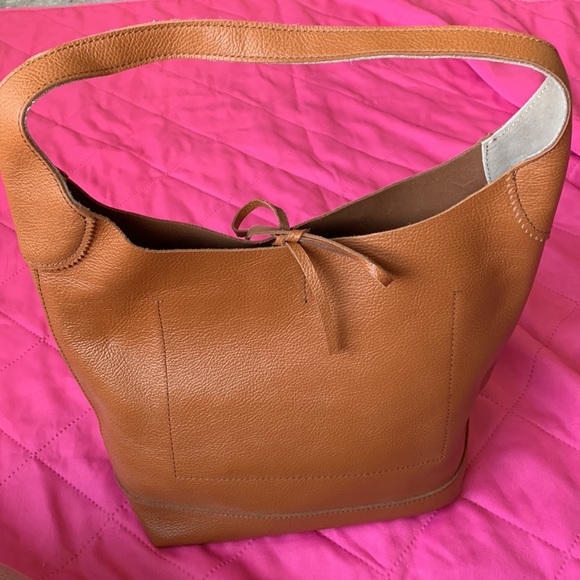 J. Crew Handbags - 🆕 J CREW DOWNING HOBO BAG NWT #B9021 $198
ENGLISH SADDLE LEATHER